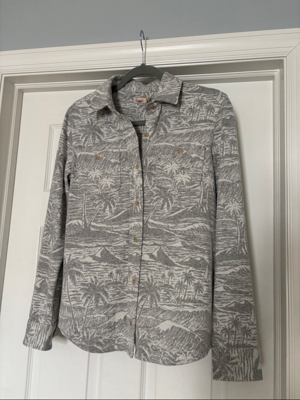 Faherty Grey and White Tropical Print Button-Down Shirt Size S NWT